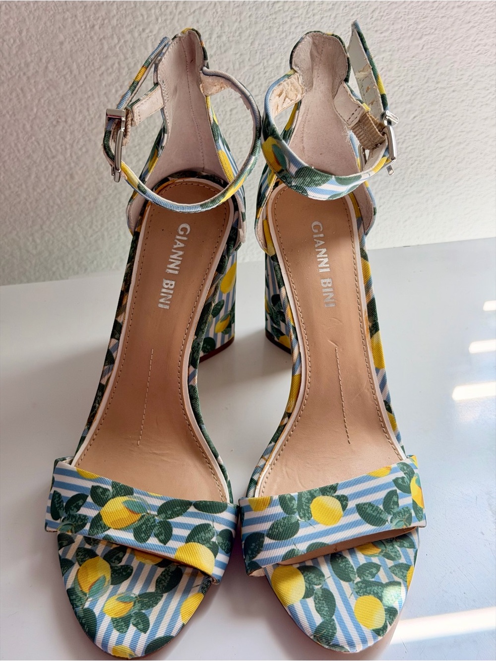 Gianni Bini Yellow & Blue Lemon Print Ankle Strap Block Heels Size 8 M.